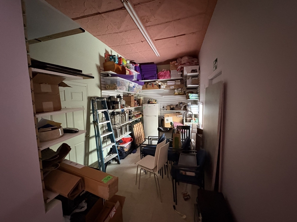 365 Huron Ave Property Photo 23