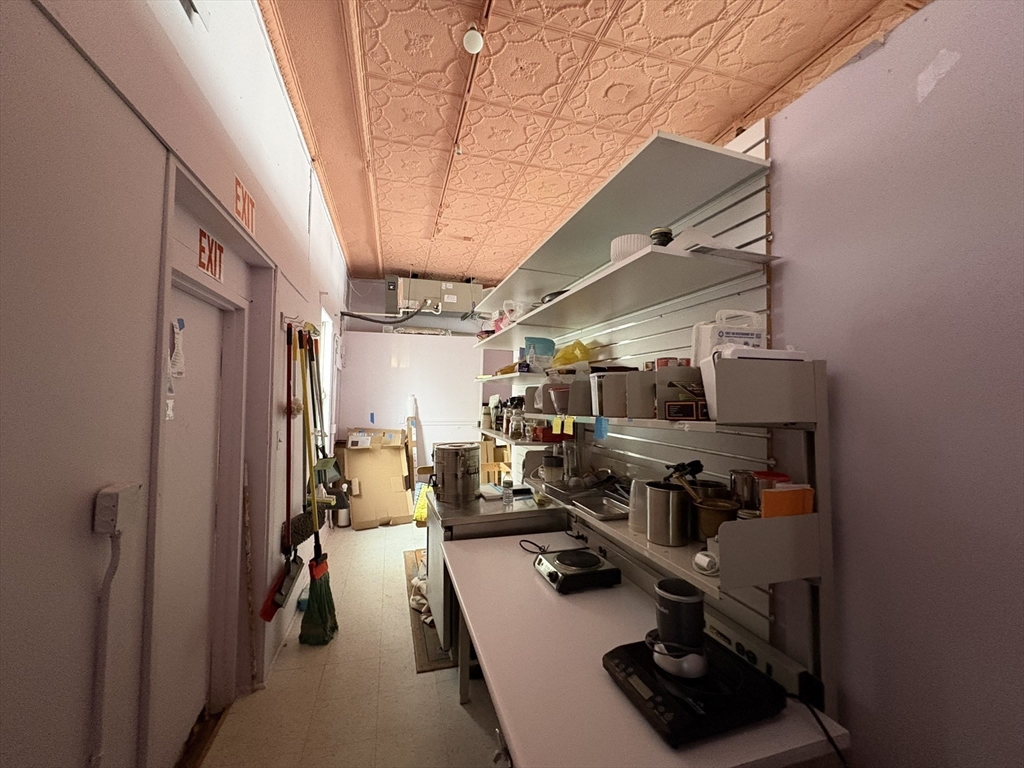 365 Huron Ave Property Photo 24