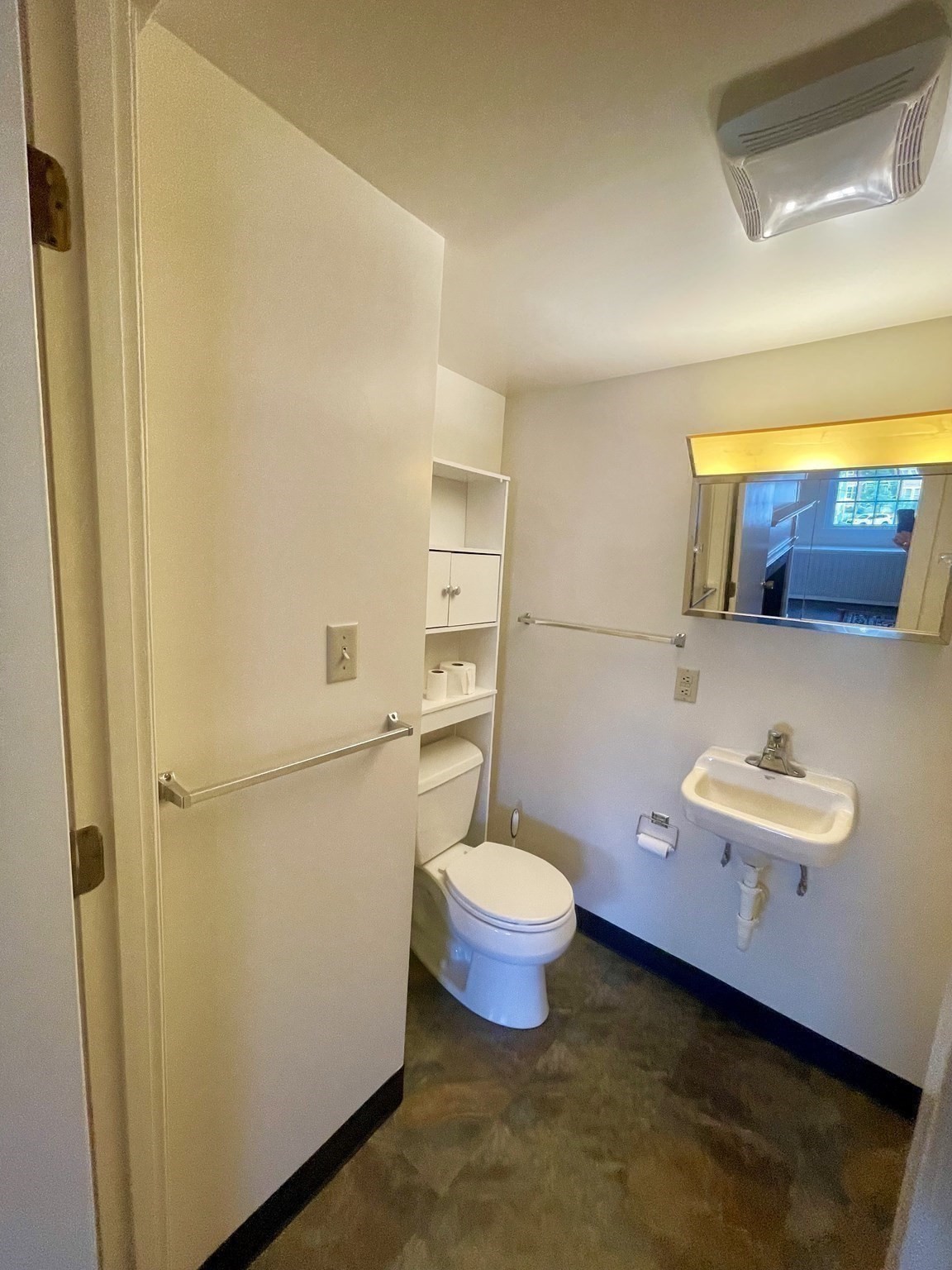25 Seventh Property Photo 36