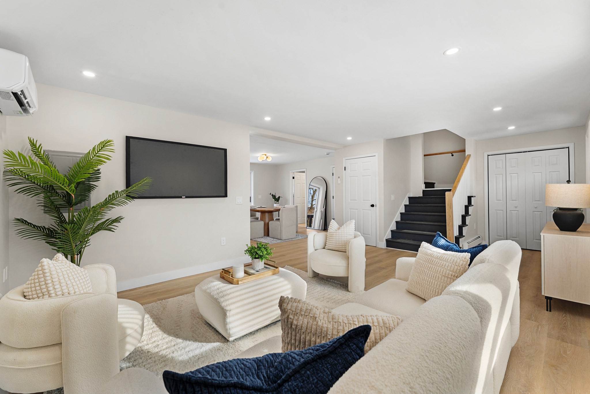 50 Clifford St Property Photo 3