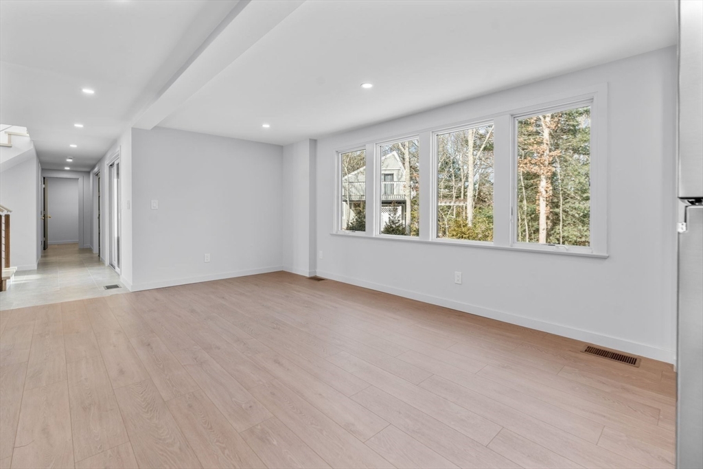 46 Greensward Circle Property Photo 14