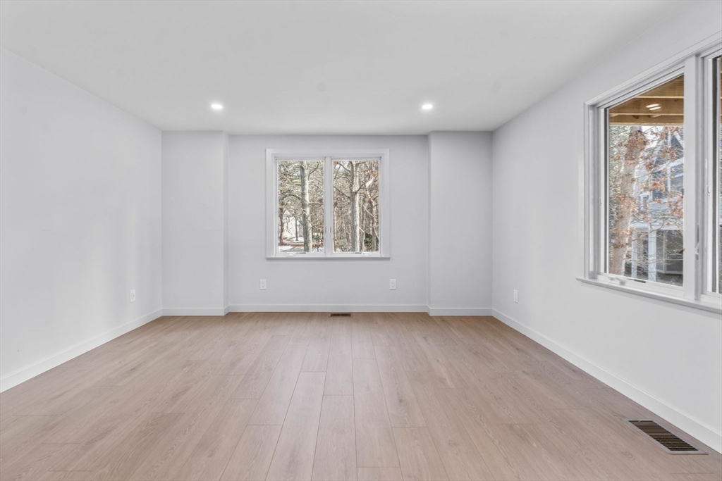 46 Greensward Circle Property Photo 17