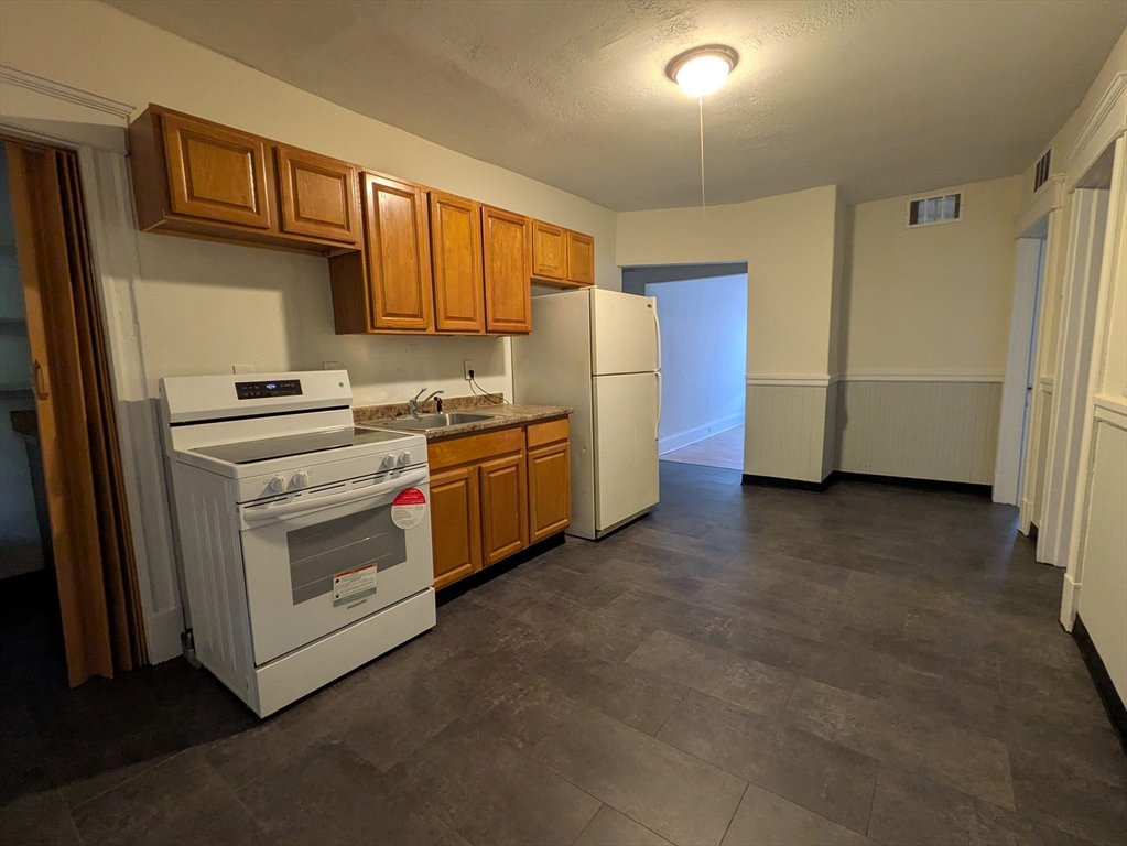 1447 Dwight St # 1l Property Photo 2