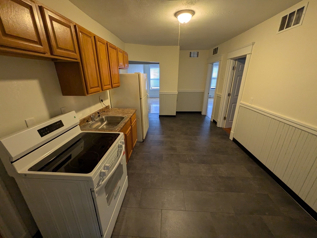 1447 Dwight St # 1l Property Photo 3