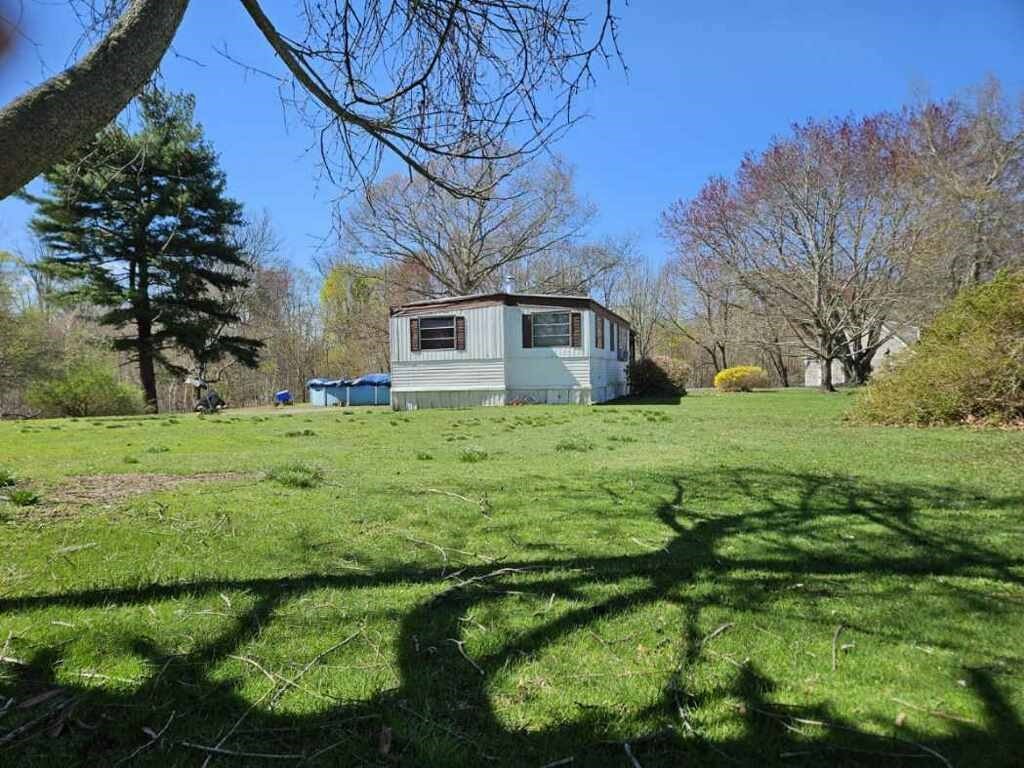 399 Danforth St Property Photo 4