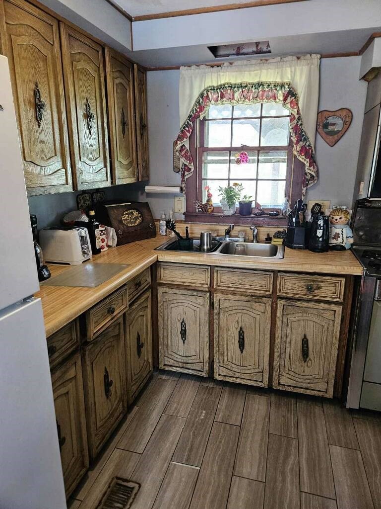 399 Danforth St Property Photo 14