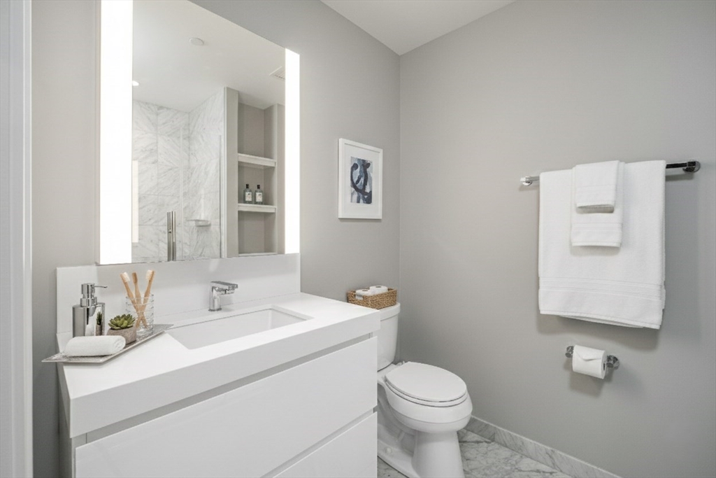 133 Seaport Blvd # 1519 Property Photo 5