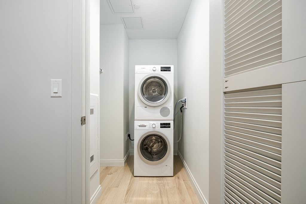 133 Seaport Blvd # 1519 Property Photo 13