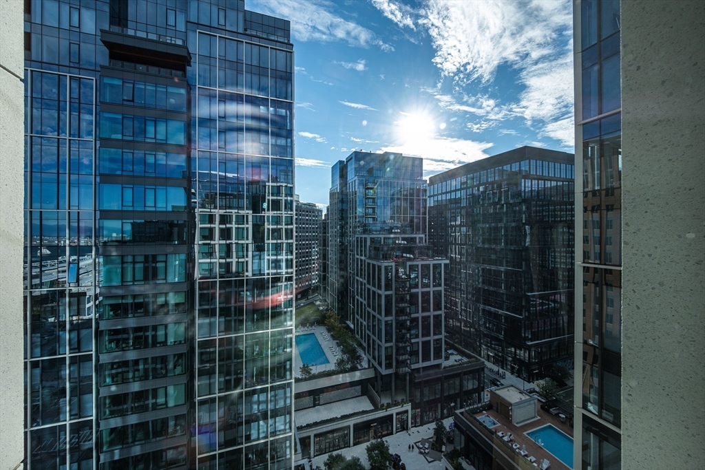 133 Seaport Blvd # 1519 Property Photo 38