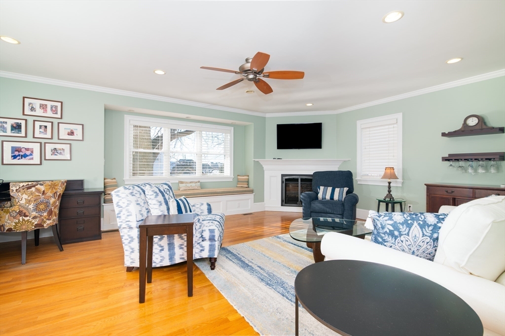 865 E Squantum St Property Photo 4