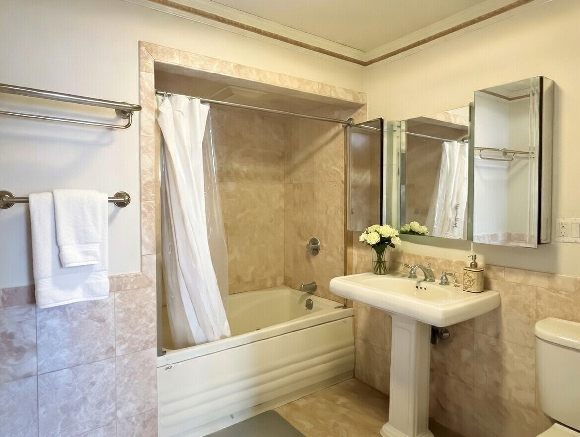 1002 Beacon St Property Photo 15