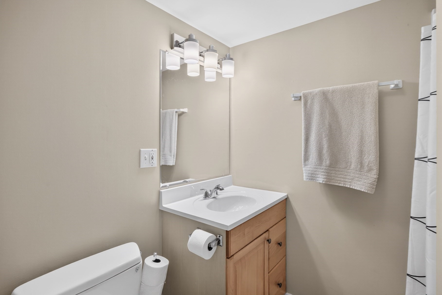 724 Commercial Street Property Photo 37