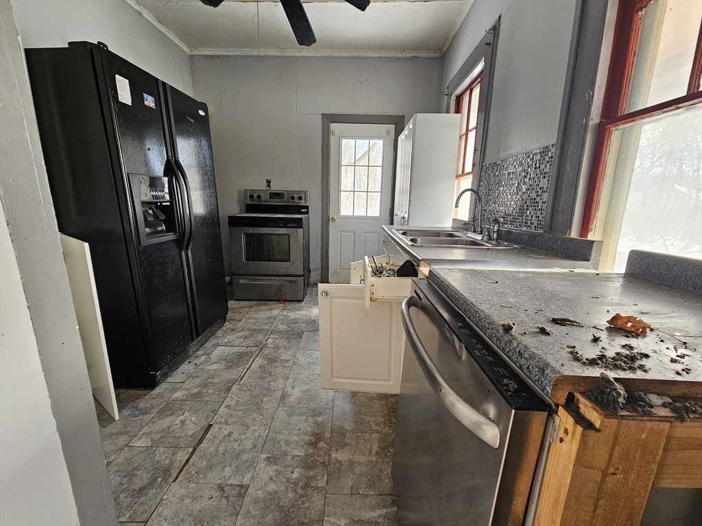 24 Spring St Property Photo 2