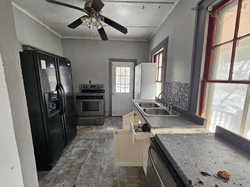 24 Spring St Property Photo 3