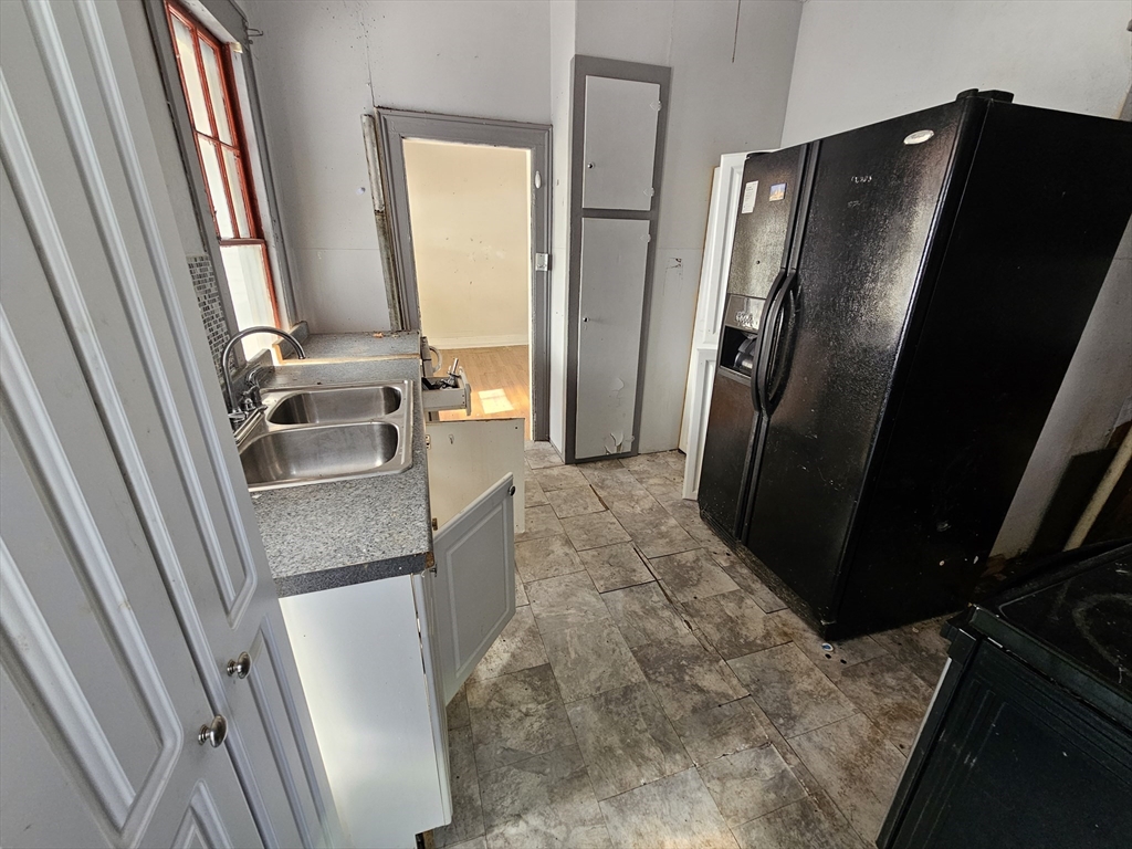 24 Spring St Property Photo 4