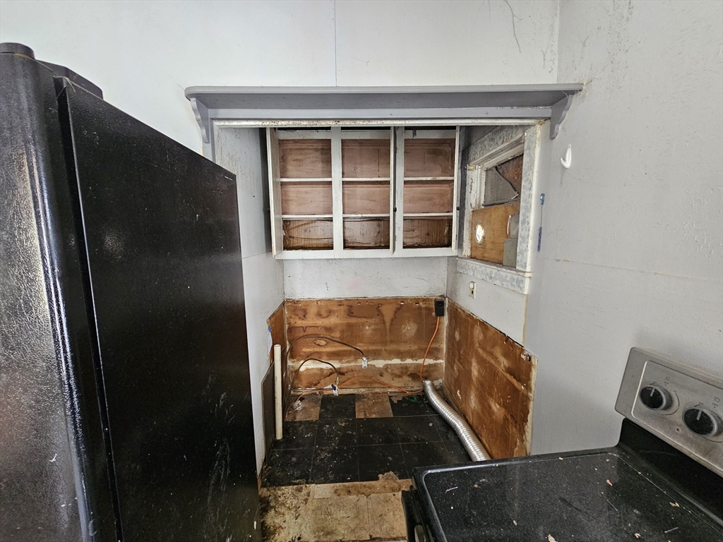 24 Spring St Property Photo 5