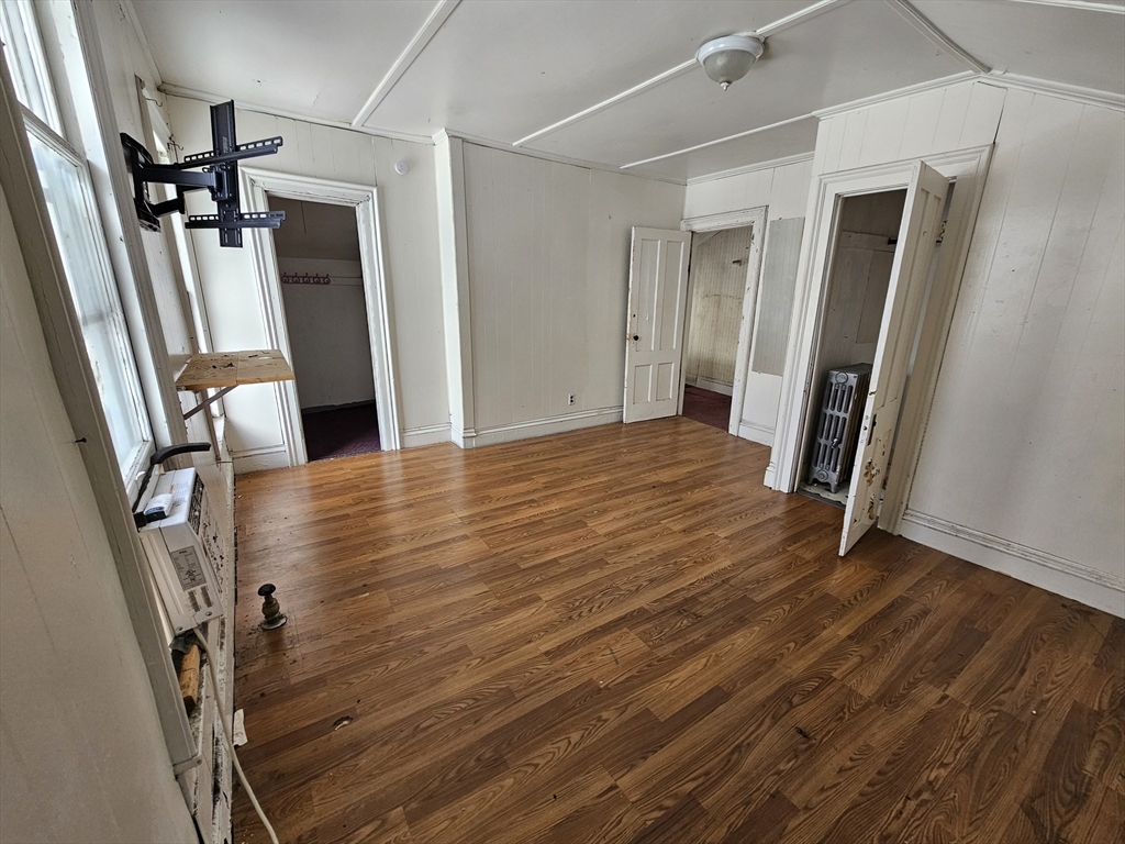 24 Spring St Property Photo 7
