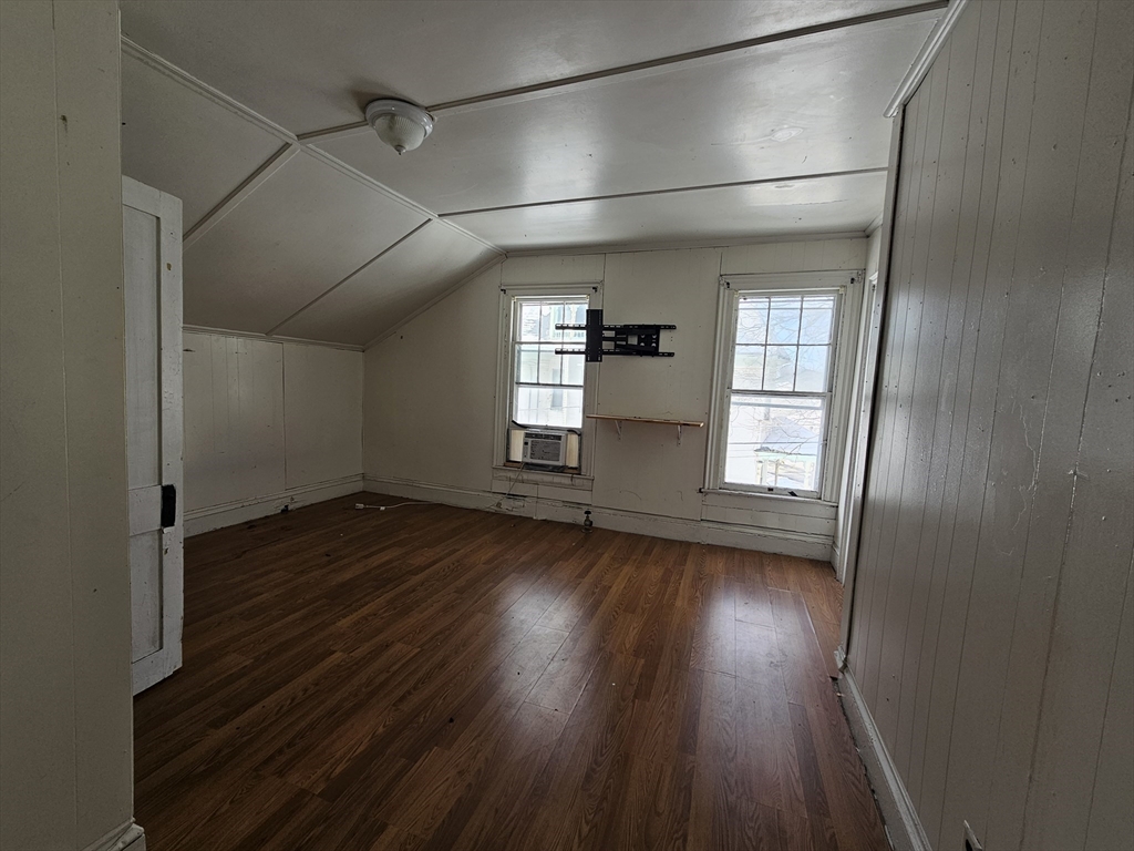 24 Spring St Property Photo 8