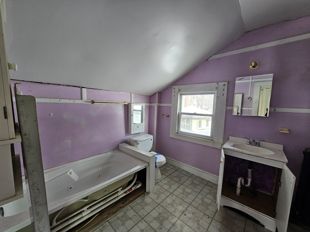 24 Spring St Property Photo 9