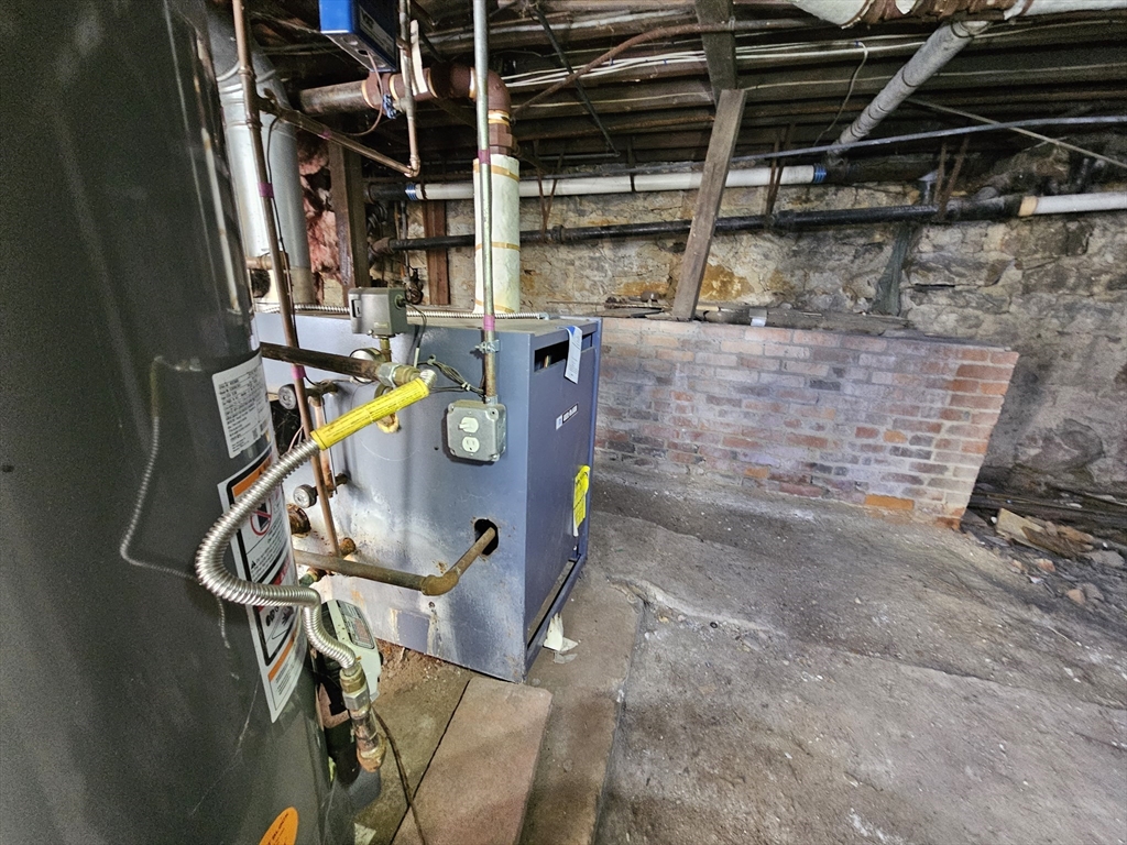 24 Spring St Property Photo 22