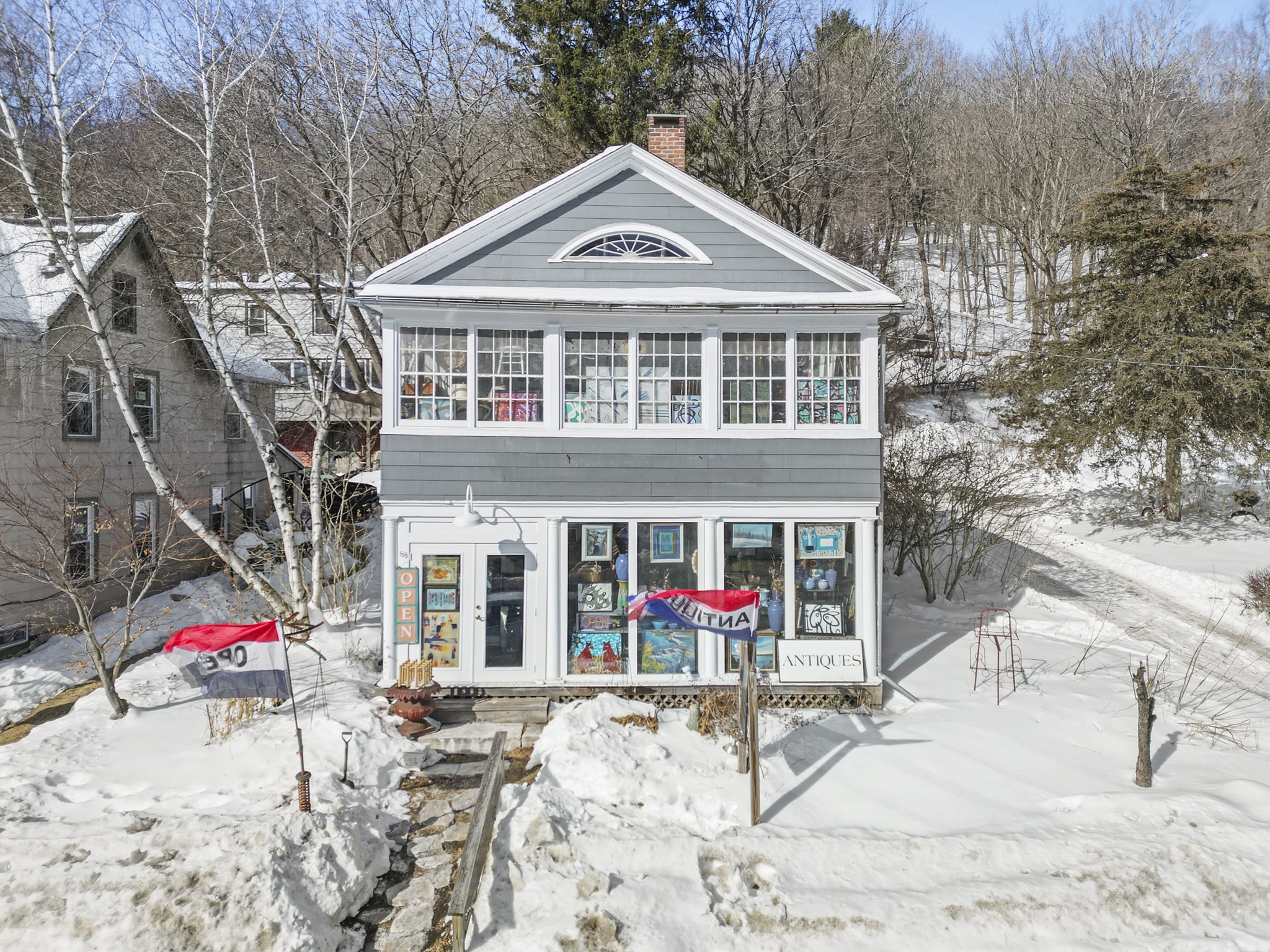88-90 Main St