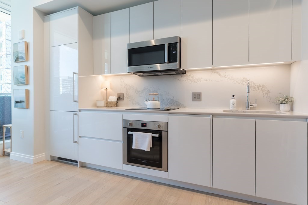 133 Seaport Boulevard # 502 Property Photo 3