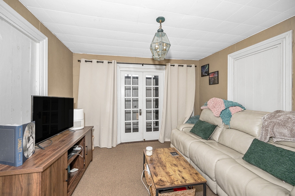 2 Lakeview Ave Property Photo 10