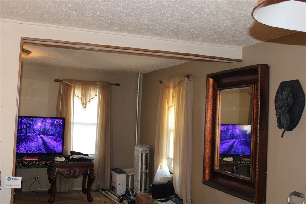 25 Quinebaug Road Property Photo 6