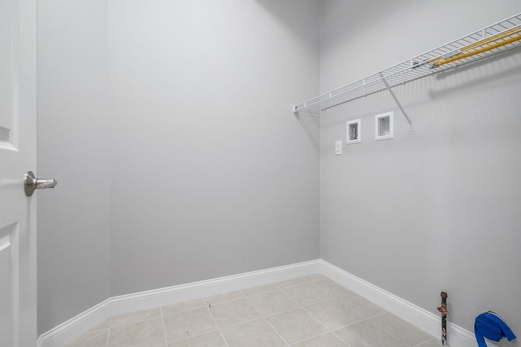 37 Crestwood Circle # 43 Property Photo 17