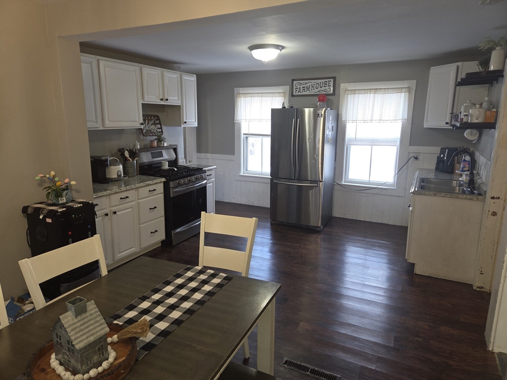 14 Brookline St Property Photo 6