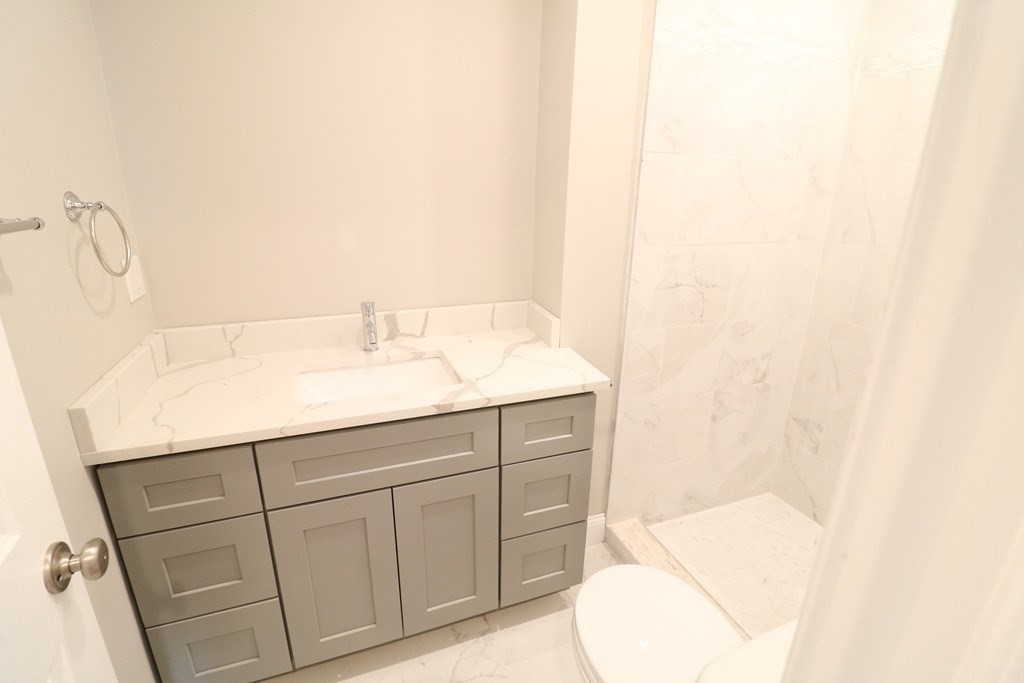 422 Hanover St # 5 Property Photo 23