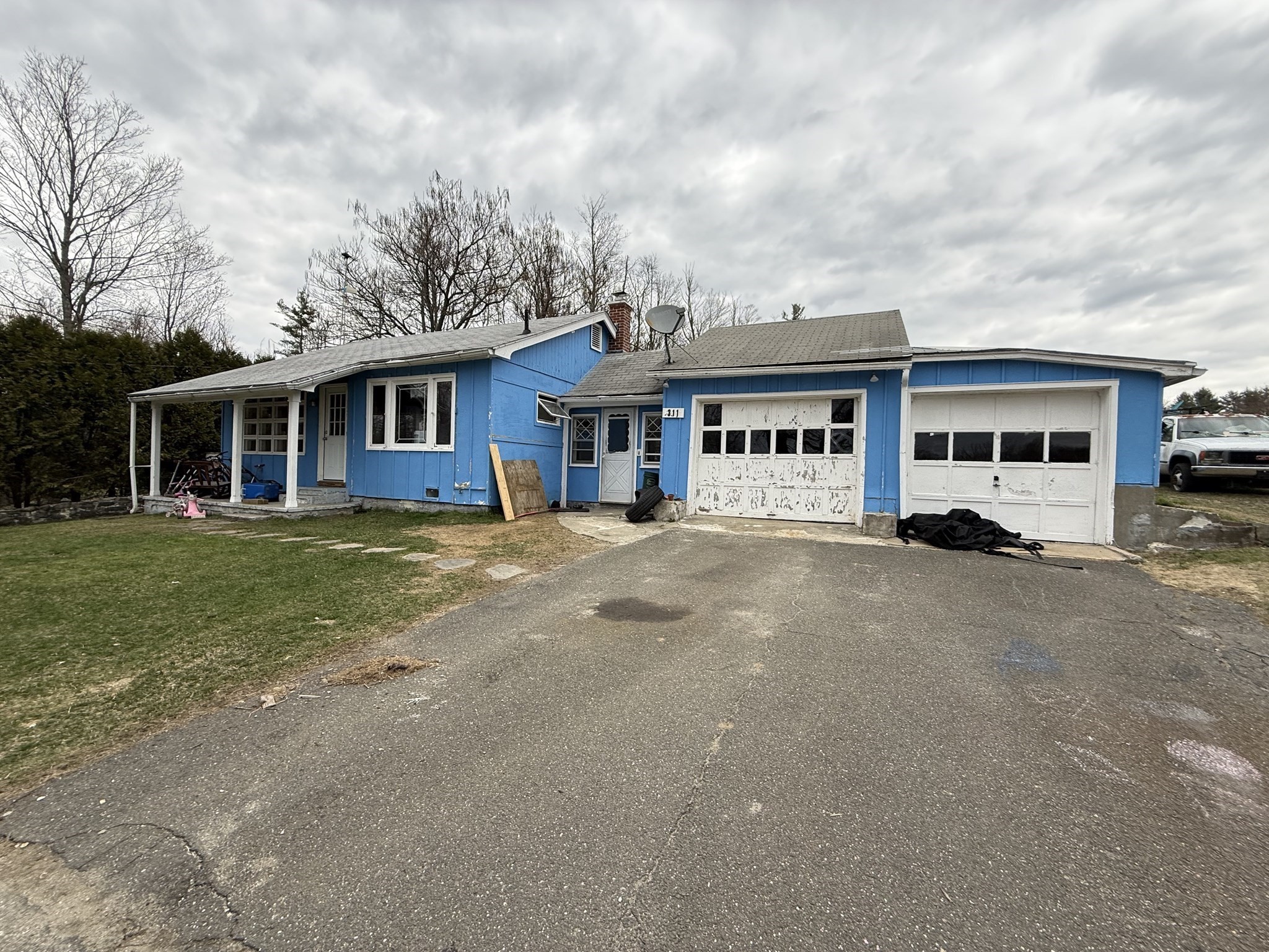 311 Cummington Rd Property Photo 2