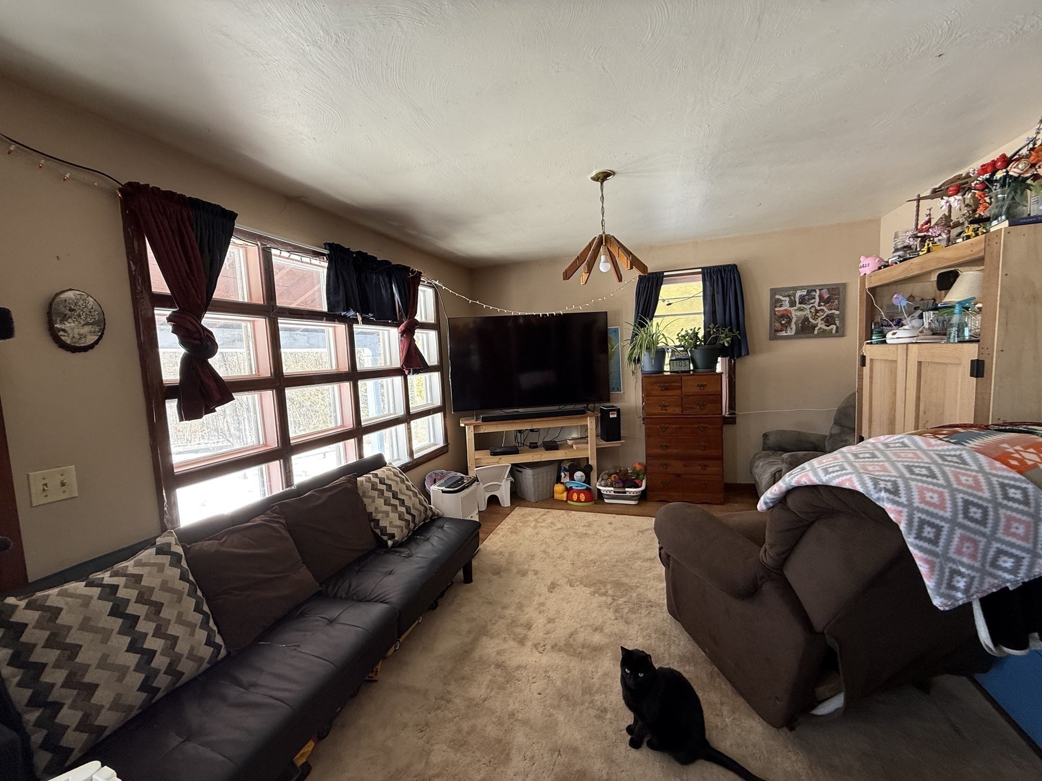 311 Cummington Rd Property Photo 4