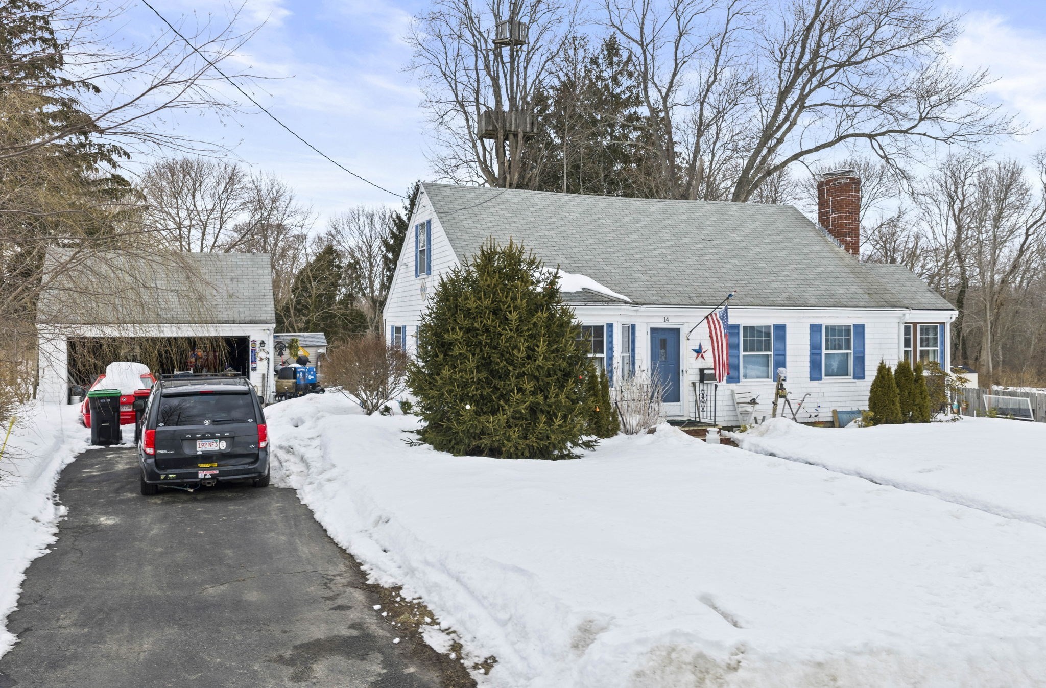 14 Russell Ave Property Photo 2