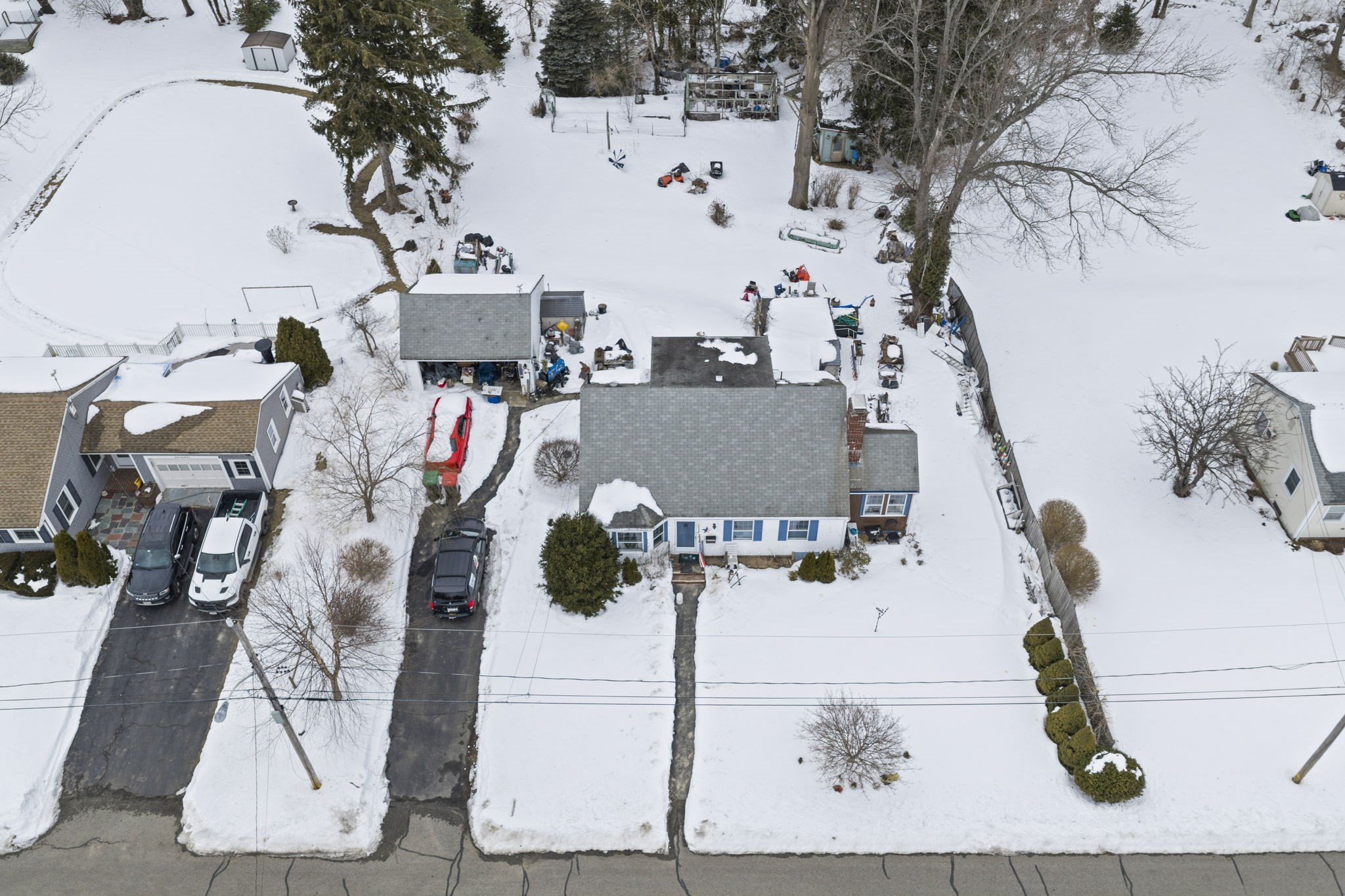 14 Russell Ave Property Photo 5