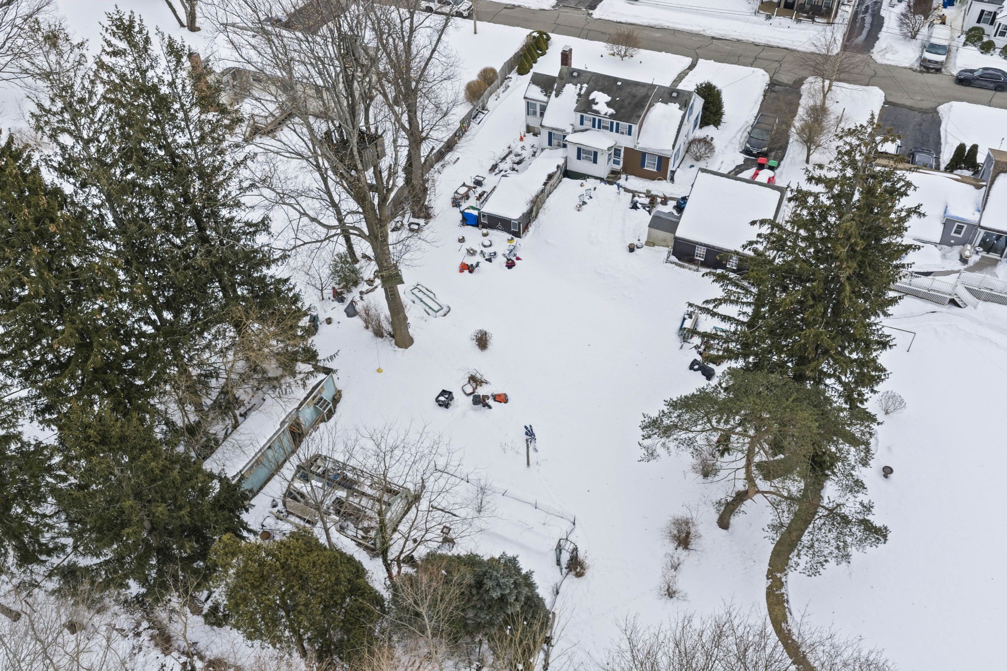 14 Russell Ave Property Photo 6