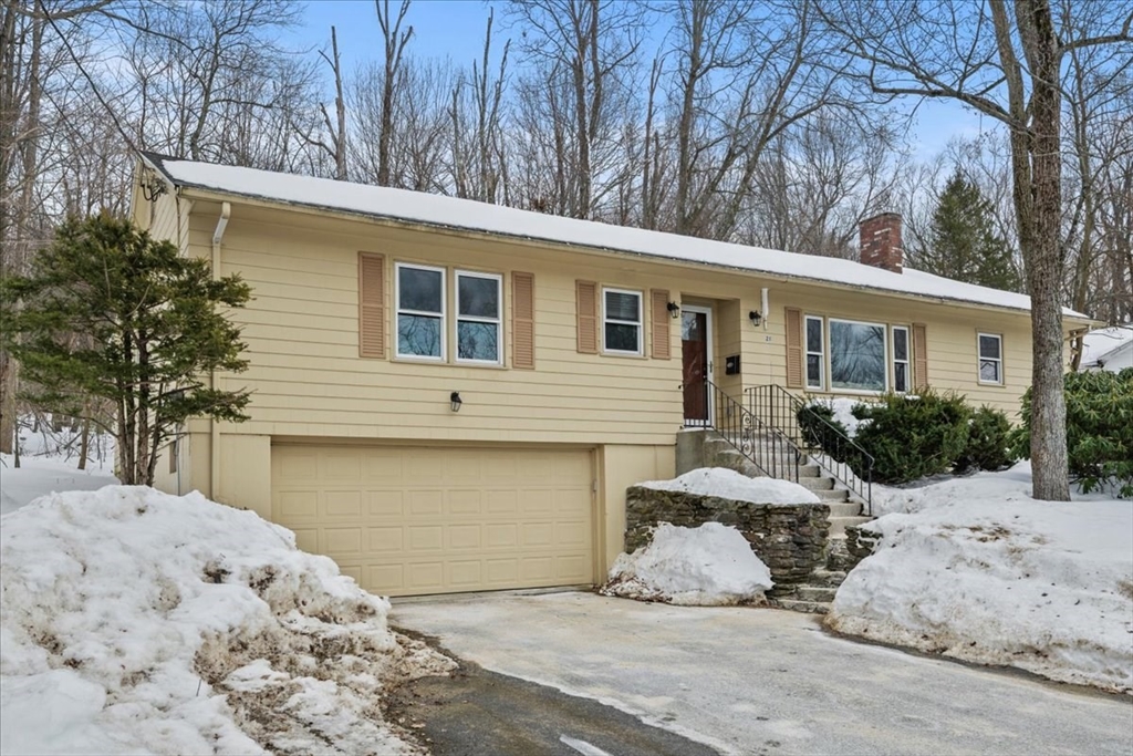 28 Lynnwood Ln Property Photo 1