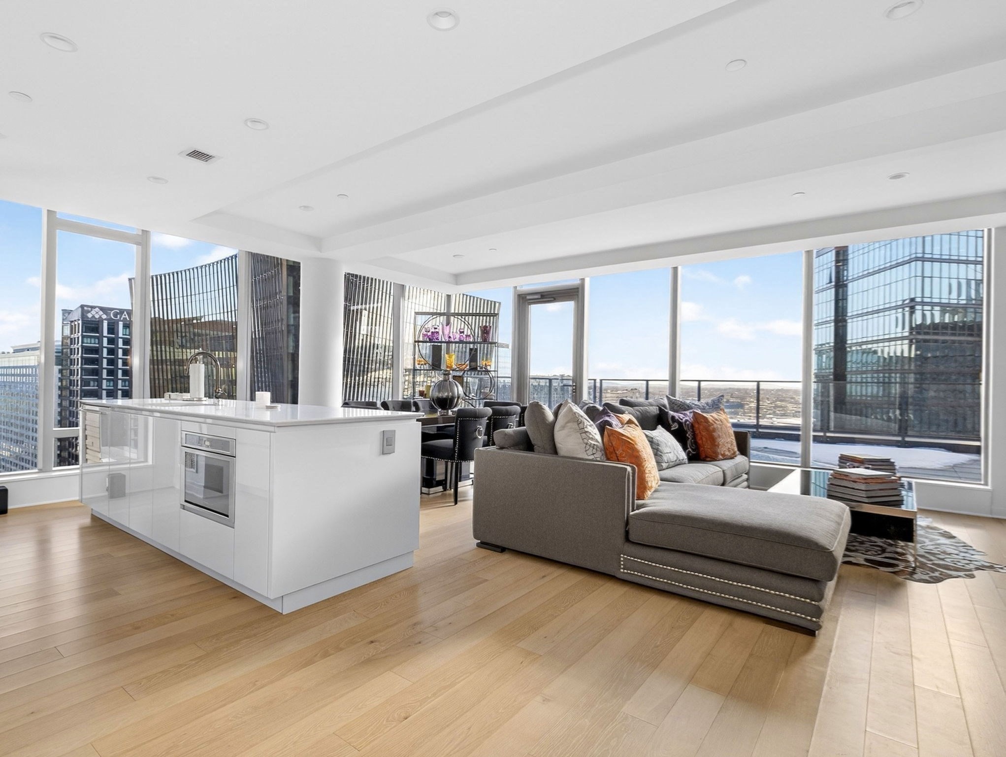 135 Seaport Blvd # 2008 Property Photo 1