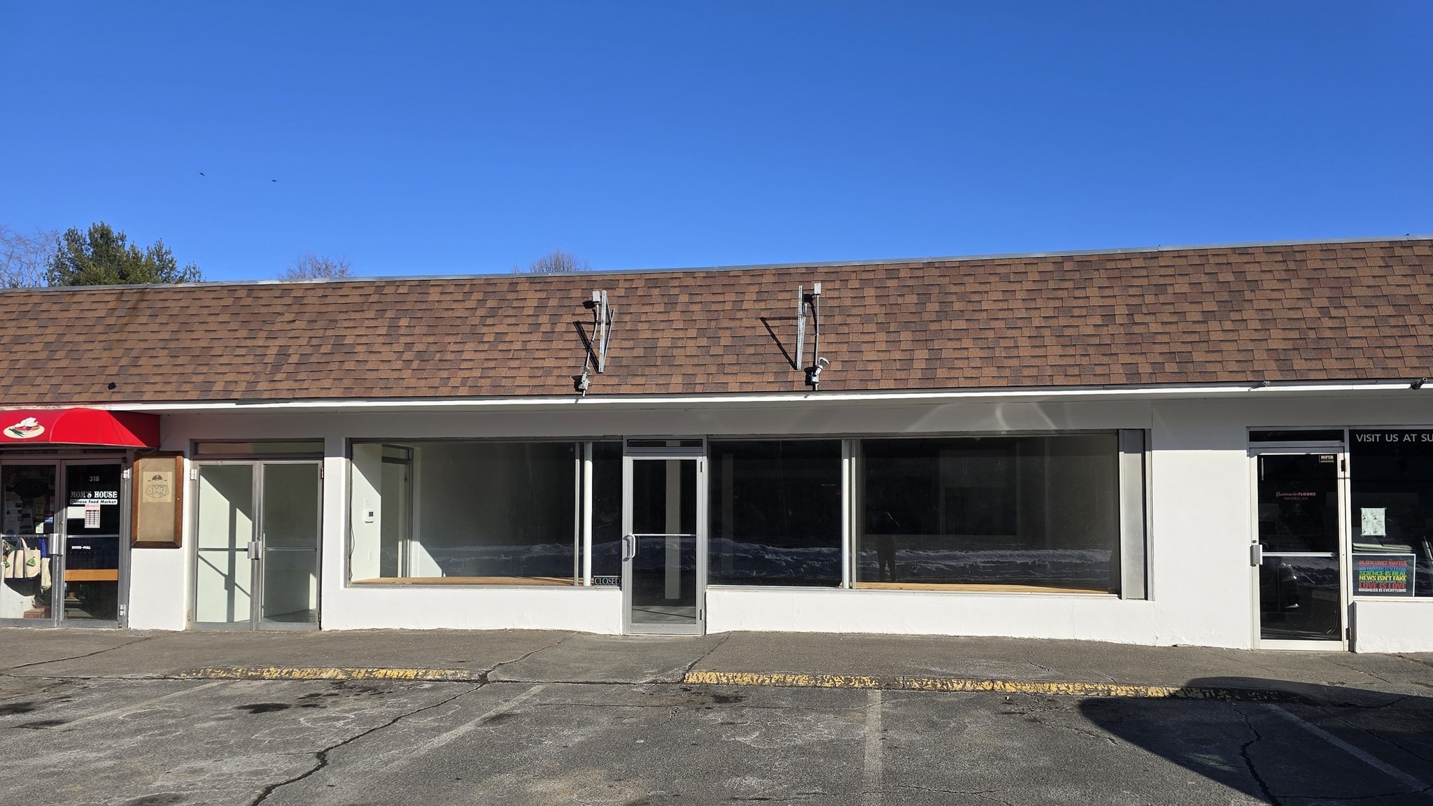 320 College Street Property Photo 1