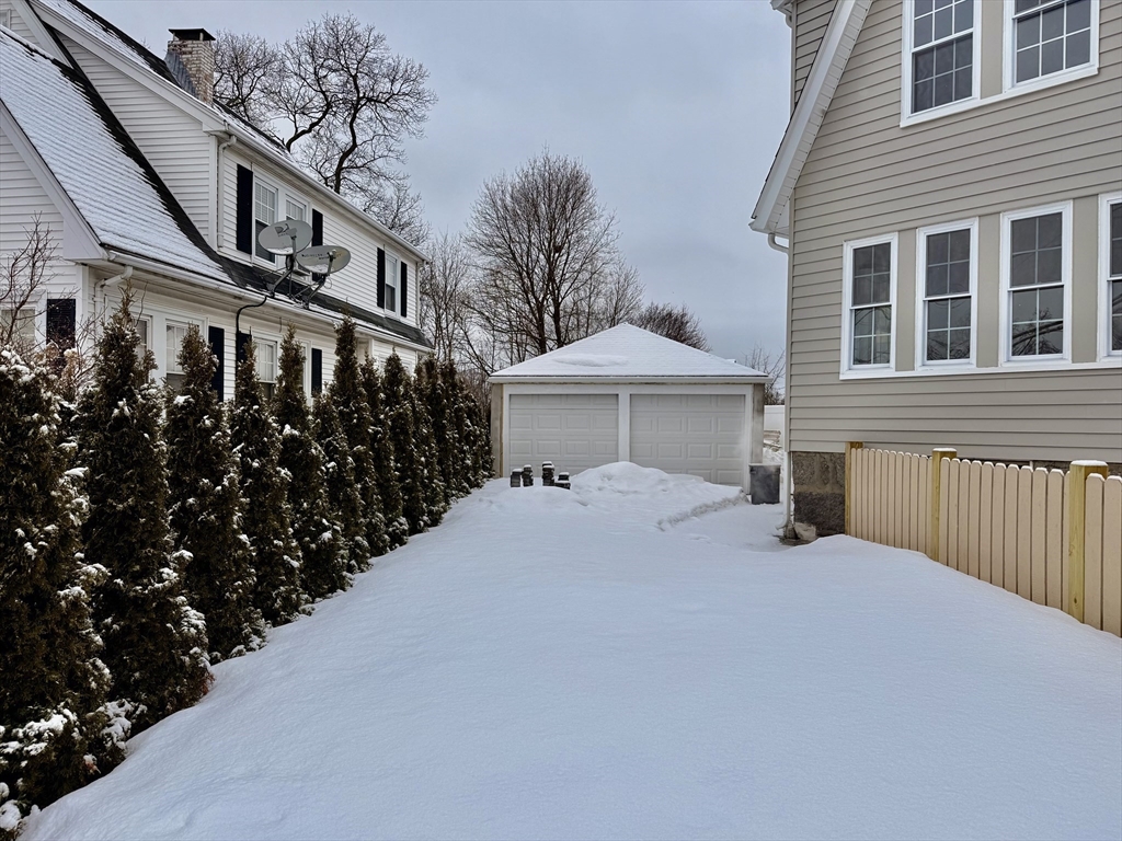 281 Elmwood Ave Property Photo 8