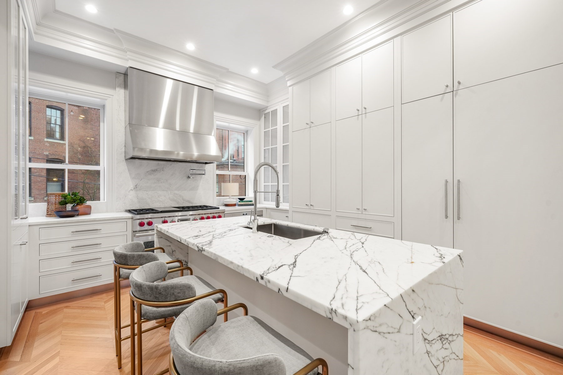 352 Marlborough St Property Photo 3
