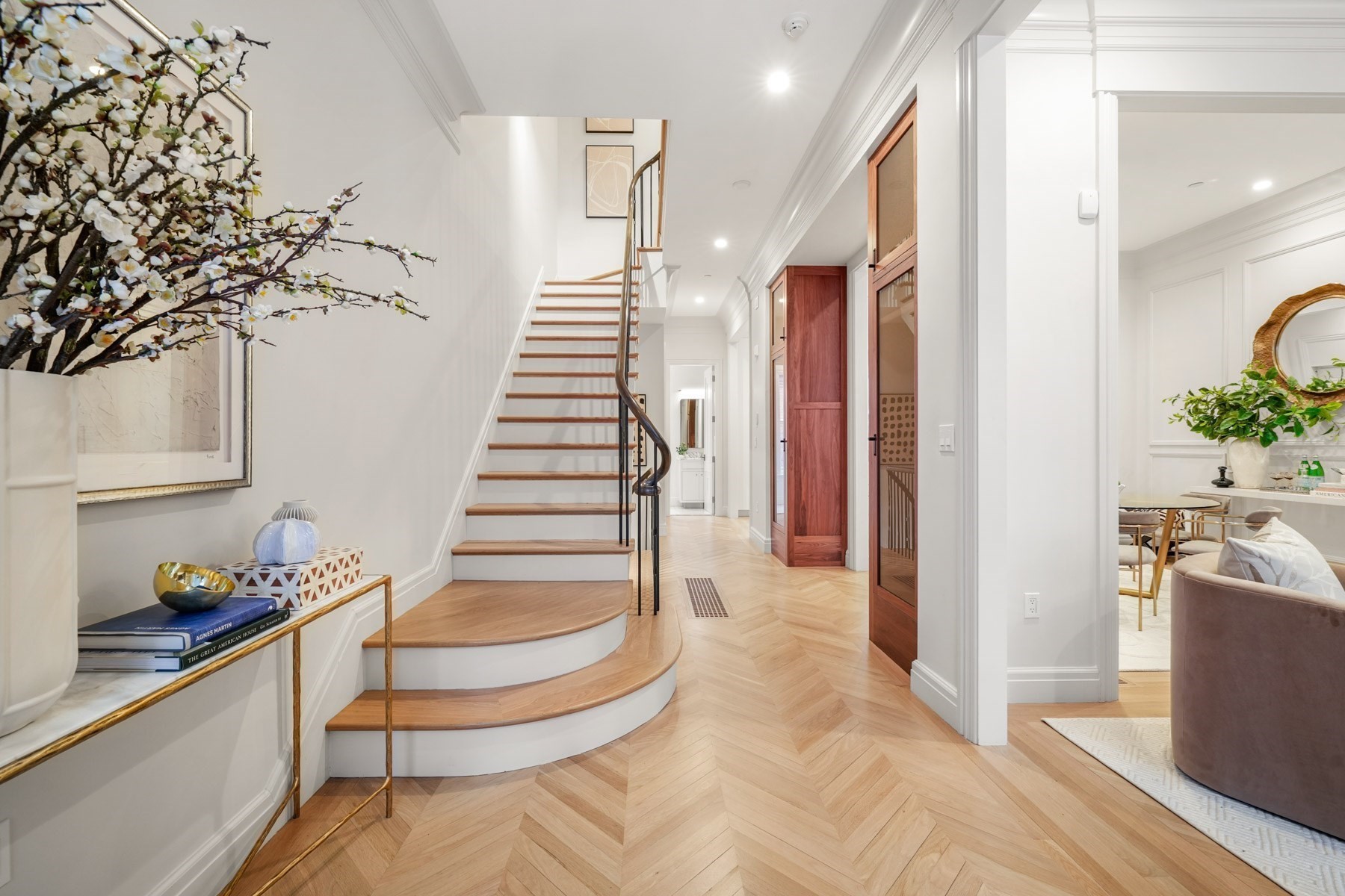 352 Marlborough St Property Photo 4