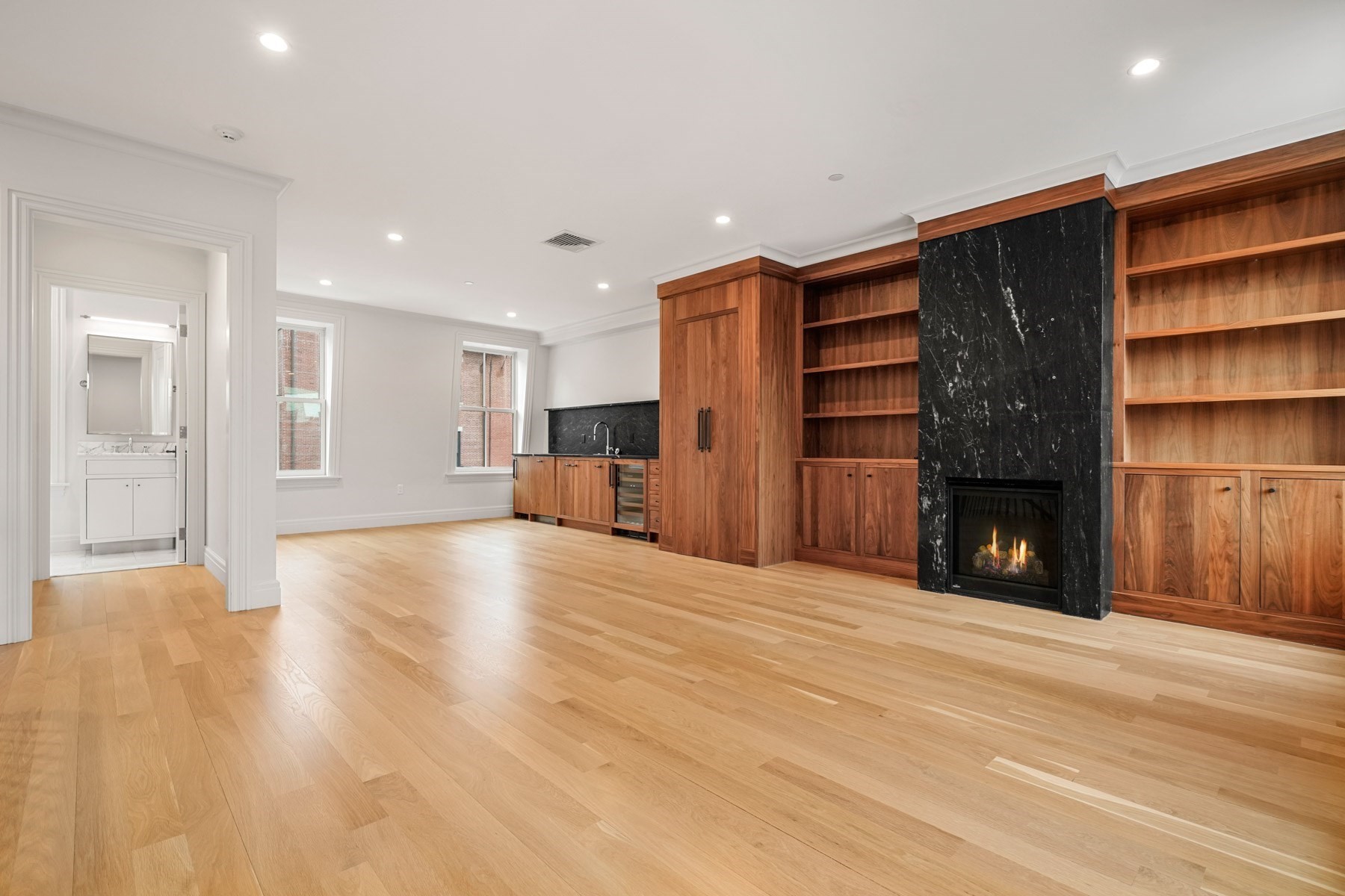 352 Marlborough St Property Photo 7