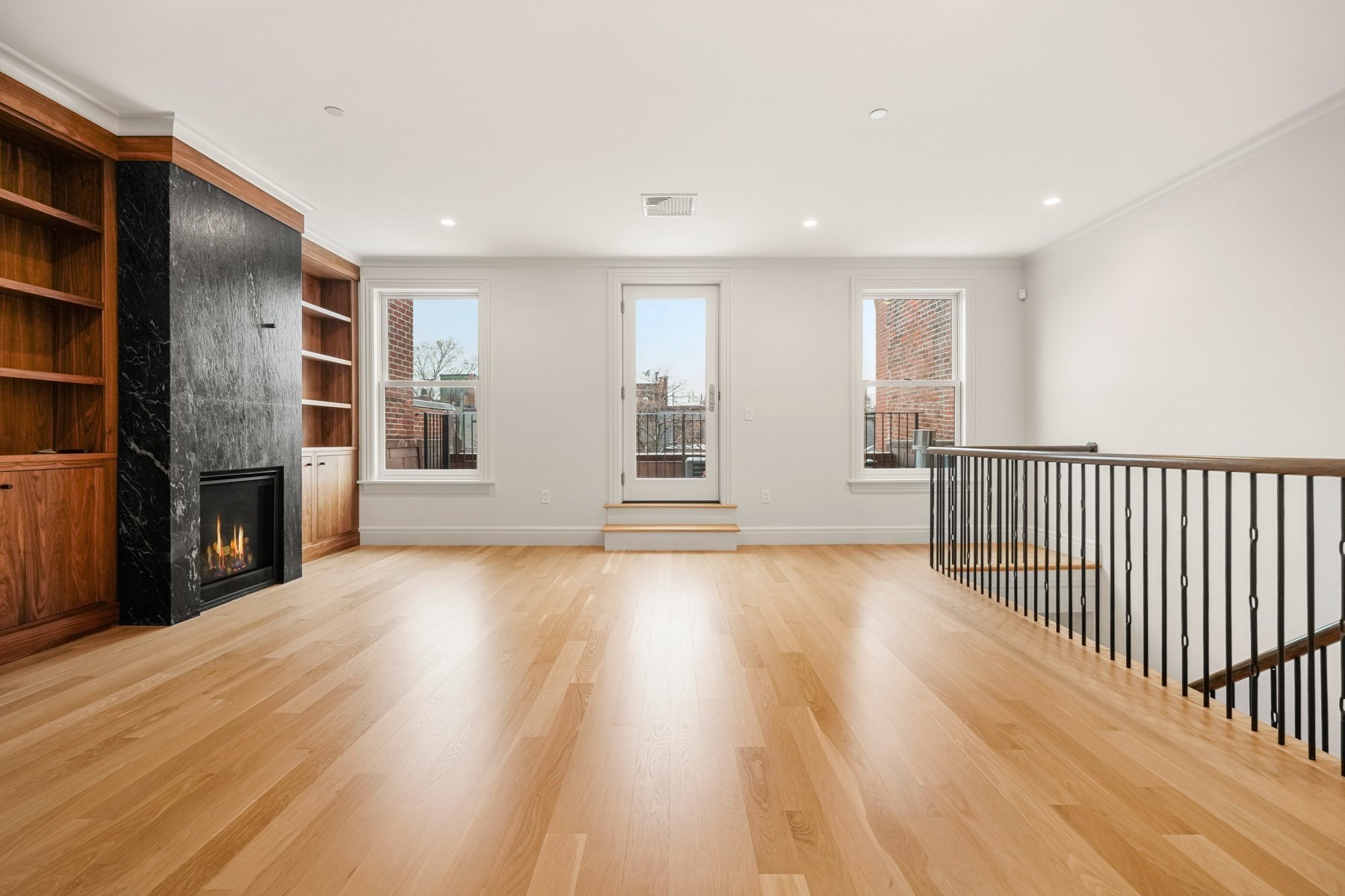 352 Marlborough St Property Photo 8