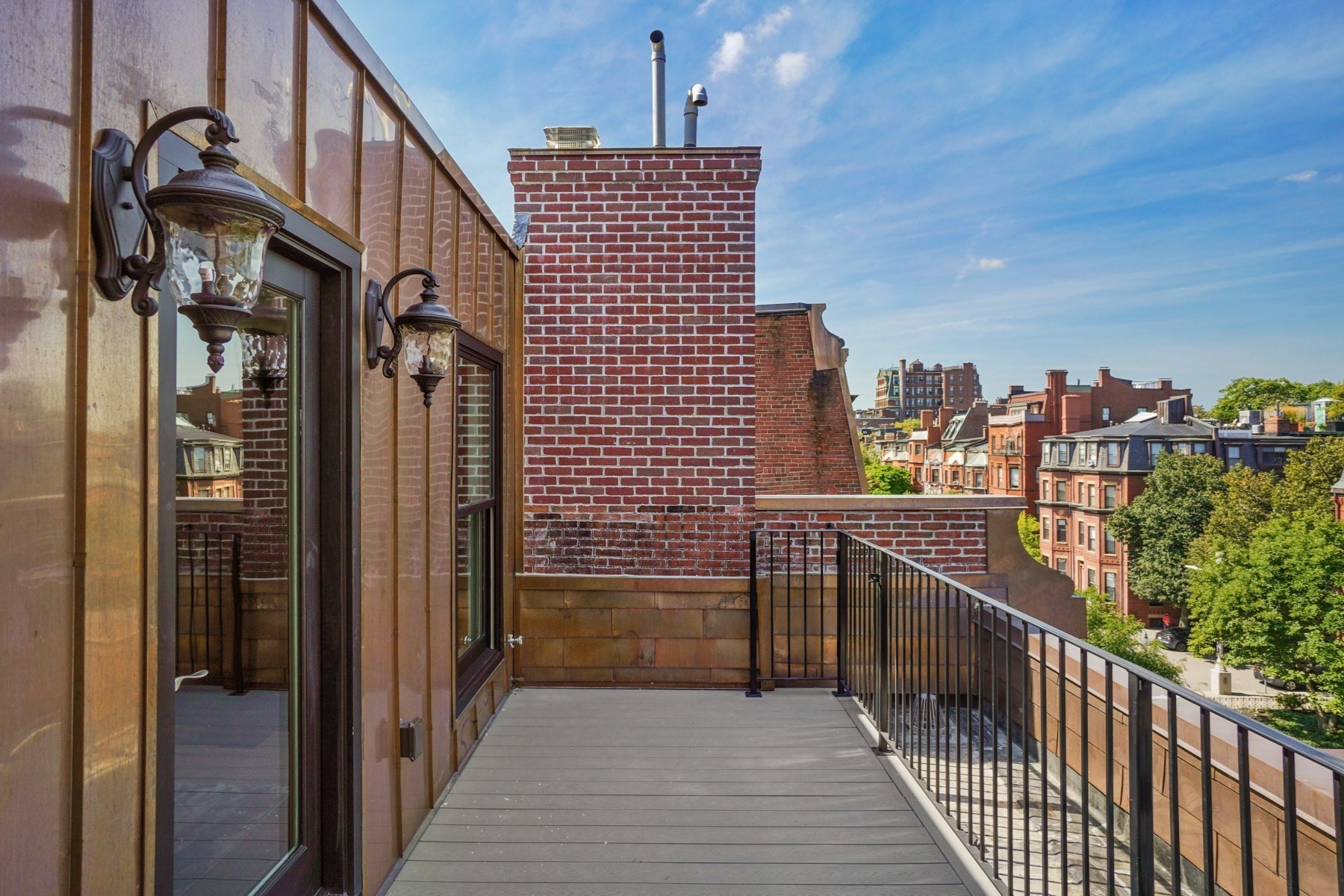 352 Marlborough St Property Photo 9