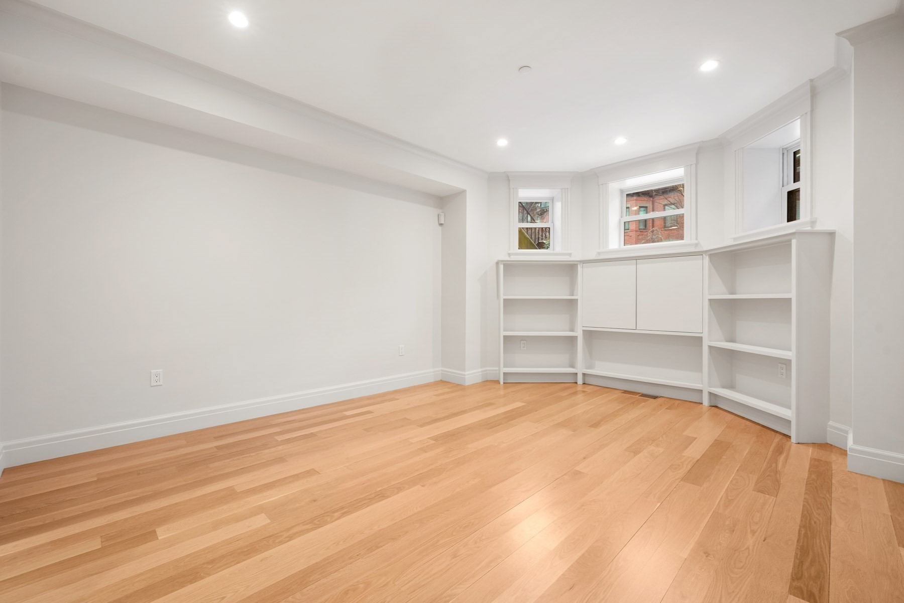 352 Marlborough St Property Photo 12