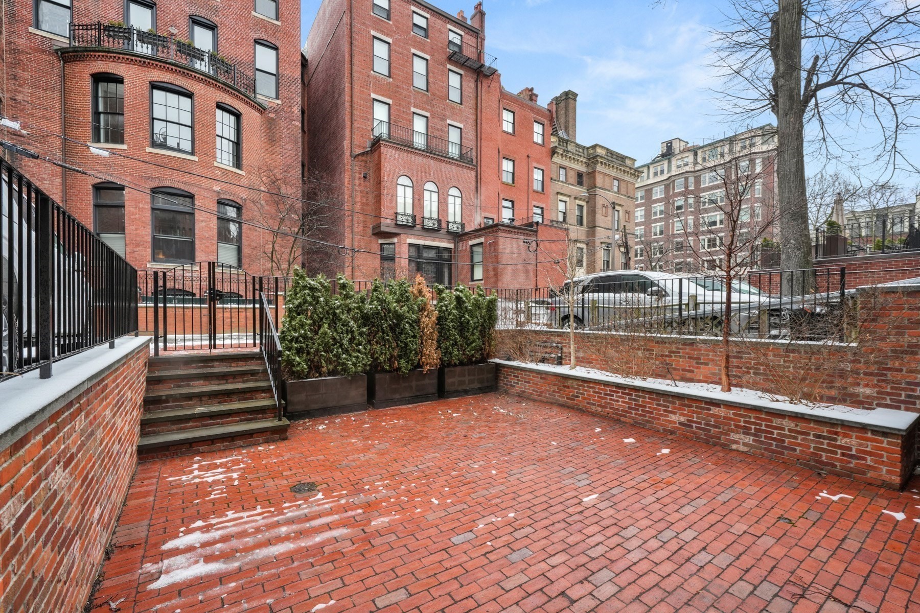 352 Marlborough St Property Photo 15