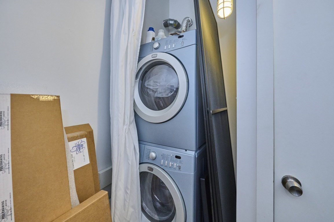 251 Heath St # 407 Property Photo 16