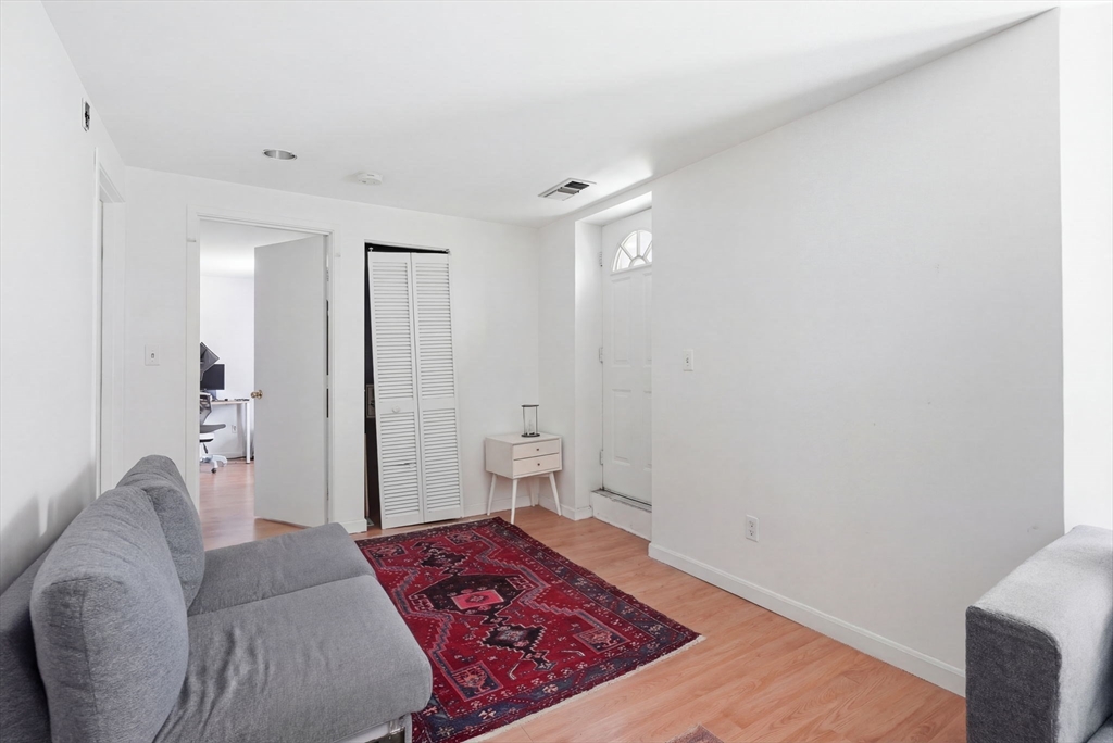 102 Gainsborough # 005e Property Photo 3