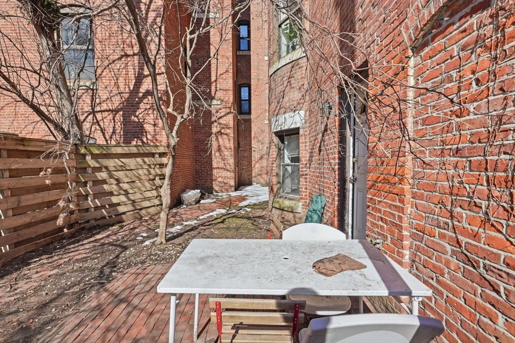 102 Gainsborough # 005e Property Photo 13